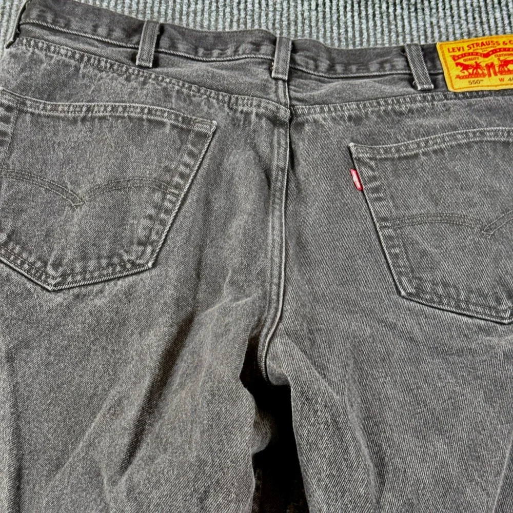 Levis 550 Relaxed Fit Faded Black Denim Jeans Mens 40x30 CW-0423 3757